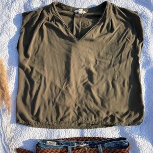❤️ H&M L.O.G.G. Olive Green V-Neck Cap Sleeve Blouse – Size Large